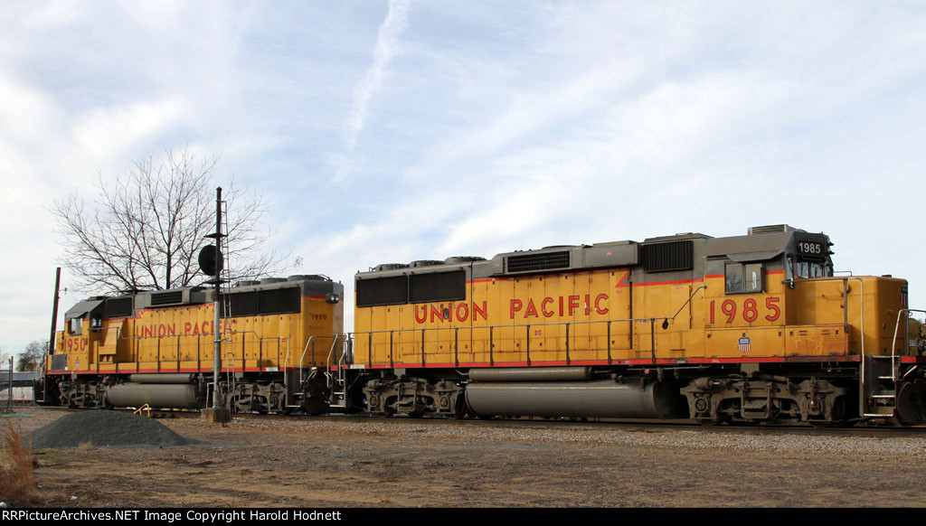 UP 1950 & 1985 spend New Year's day beside the CSX yard office